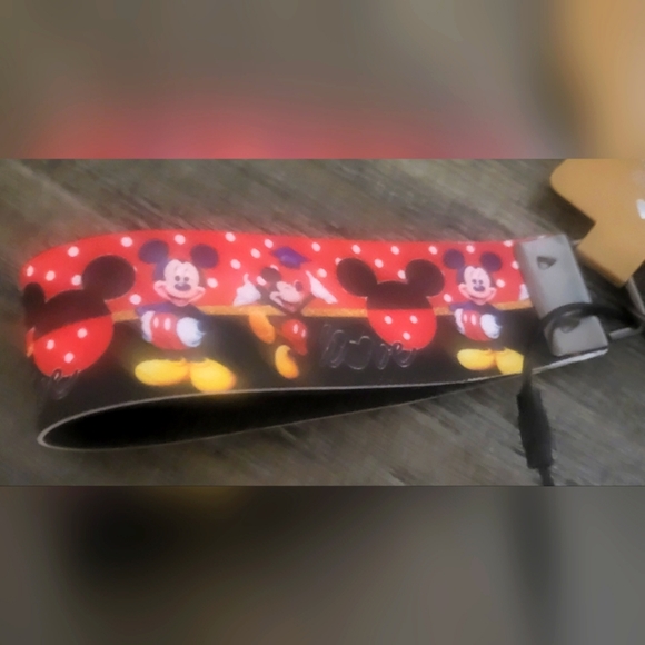 Mickey Mouse Key Fob 🎉2/$30🎉 - Picture 2 of 8